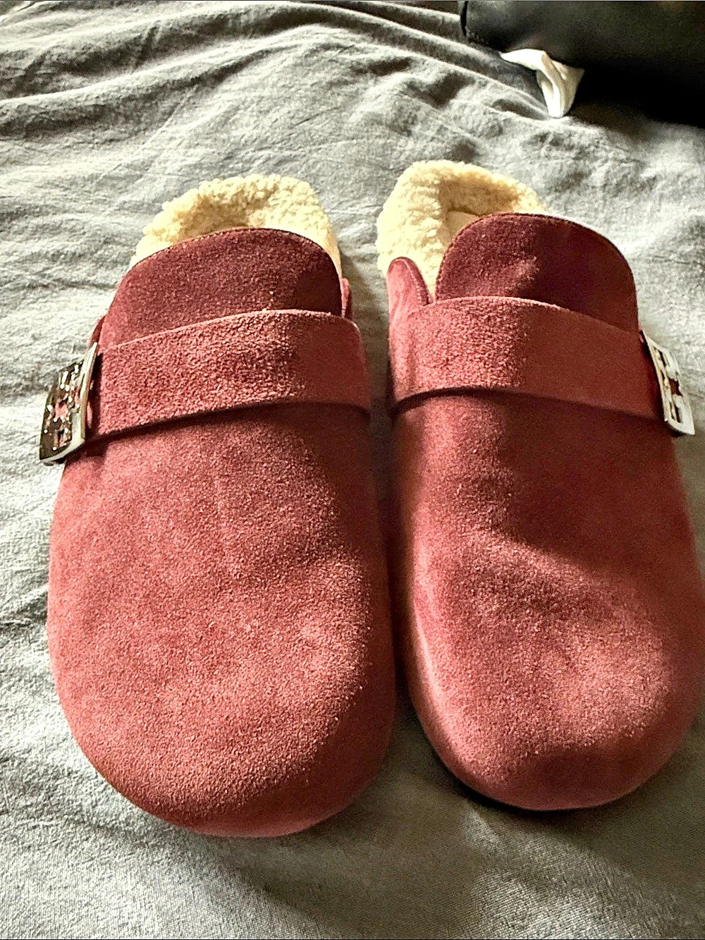 TORY BURCH - NEW Shearling Lined Suede Mules in Deep red color size 9.5